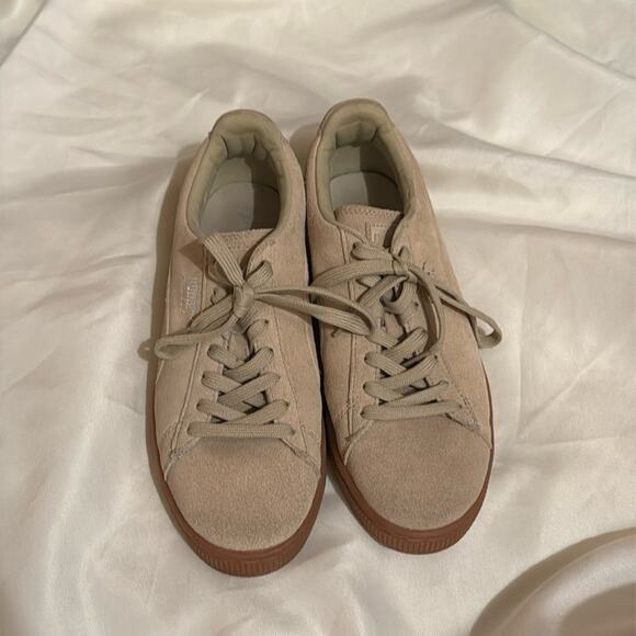 Puma Suede Emboss ‘Pale Khaki’ Sneakers size women's 6.5 - Picture 1 of 6